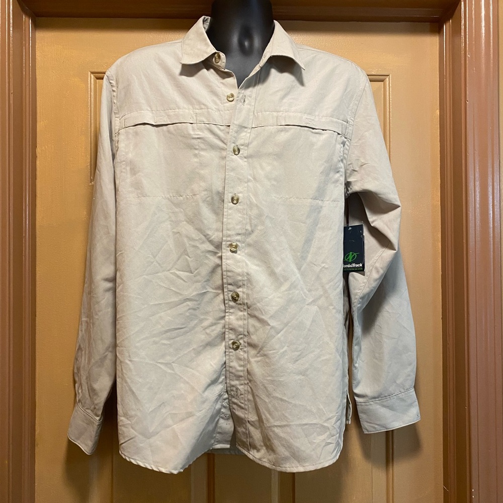 Men’s NordicTrack performance beige button down long sleeve shirt sz M NWT